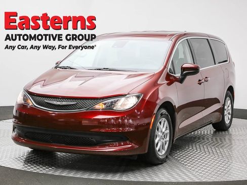 Used 2023 Chrysler Voyager LX FWD image 1