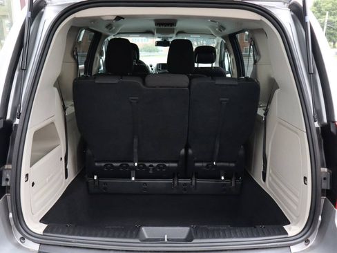 Used 2018 Dodge Grand Caravan SE w/ UConnect Hands-Free Group FWD image 4