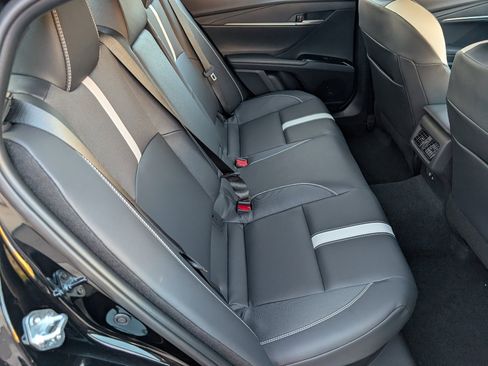 Used 2026 Toyota Camry SE image 5