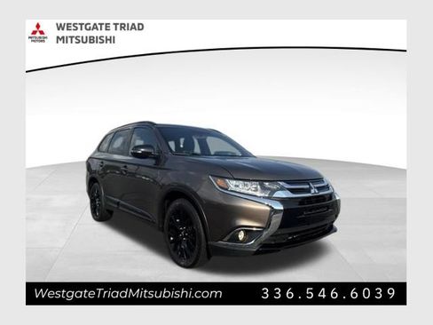 Used 2018 Mitsubishi Outlander LE AWD/4WD image 1