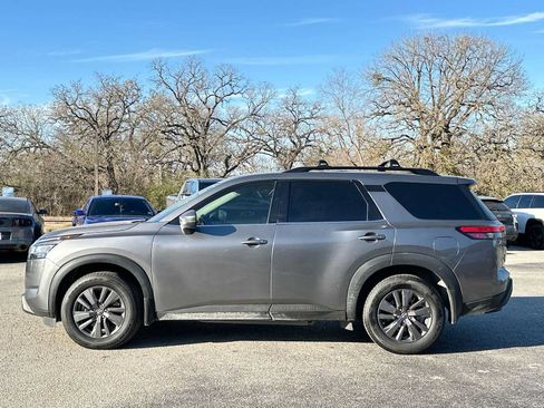 Used 2022 Nissan Pathfinder SV FWD image 12