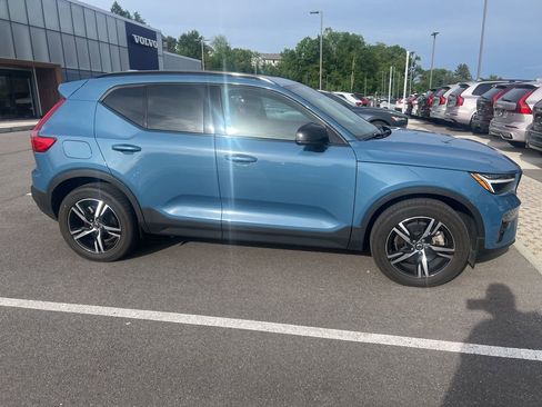 Used 2023 Volvo XC40 B5 Plus w/ Driver Assist Package AWD/4WD image 5