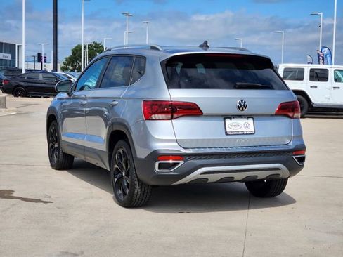 New 2024 Volkswagen Taos SE image 4