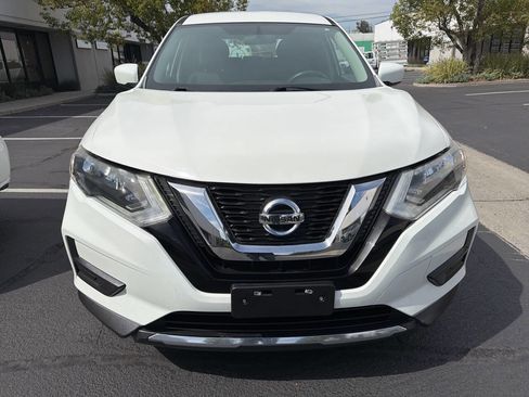 Used 2017 Nissan Rogue S FWD image 2