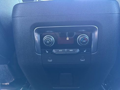 Used 2022 Chevrolet Suburban RST w/ Sport Performance Package image 13