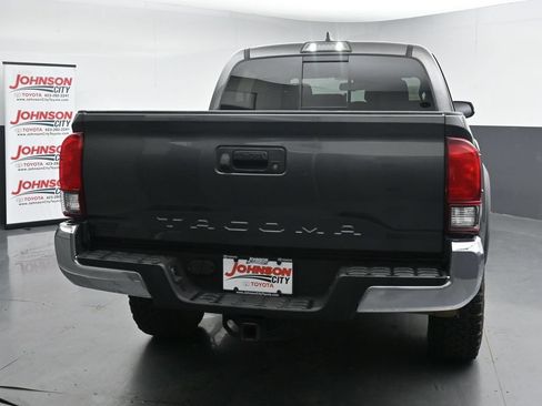 Used 2019 Toyota Tacoma TRD Off-Road AWD/4WD image 8
