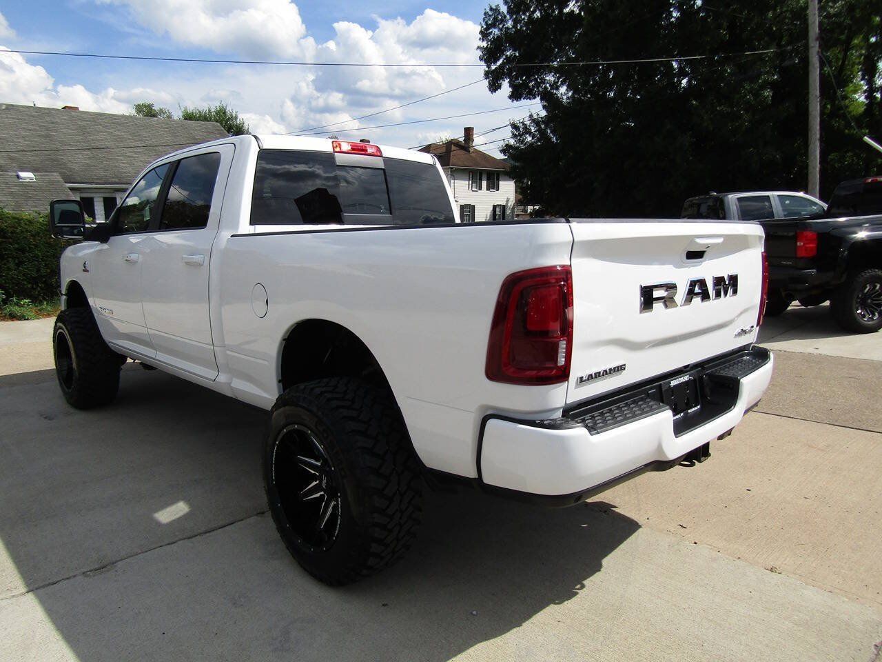Used 2026 RAM 2500 Laramie AWD/4WD image 7