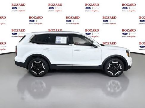 Used 2024 Kia Telluride EX w/ EX Captain's Chair Package FWD image 9