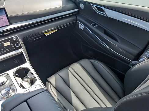 Used 2025 Genesis GV80 2.5T image 13