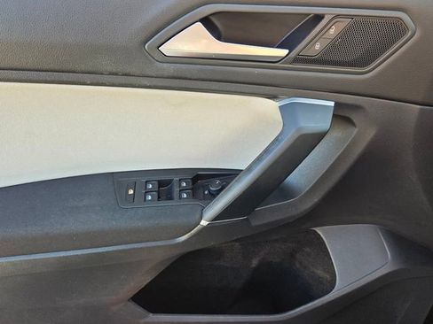 Used 2020 Volkswagen Tiguan S image 30