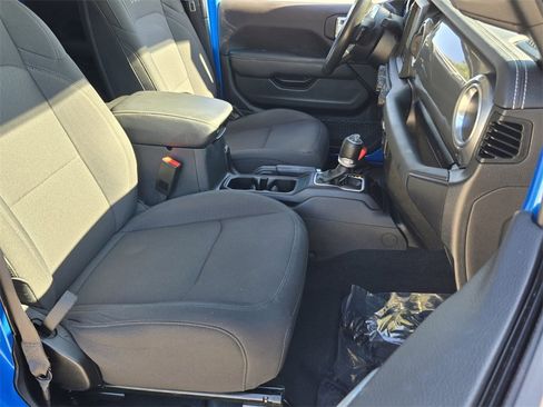 Used 2022 Jeep Gladiator Overland w/ LED Lighting Group image 18