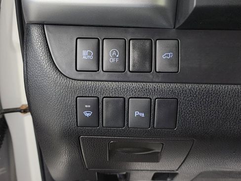 Used 2018 Toyota Highlander Limited image 16