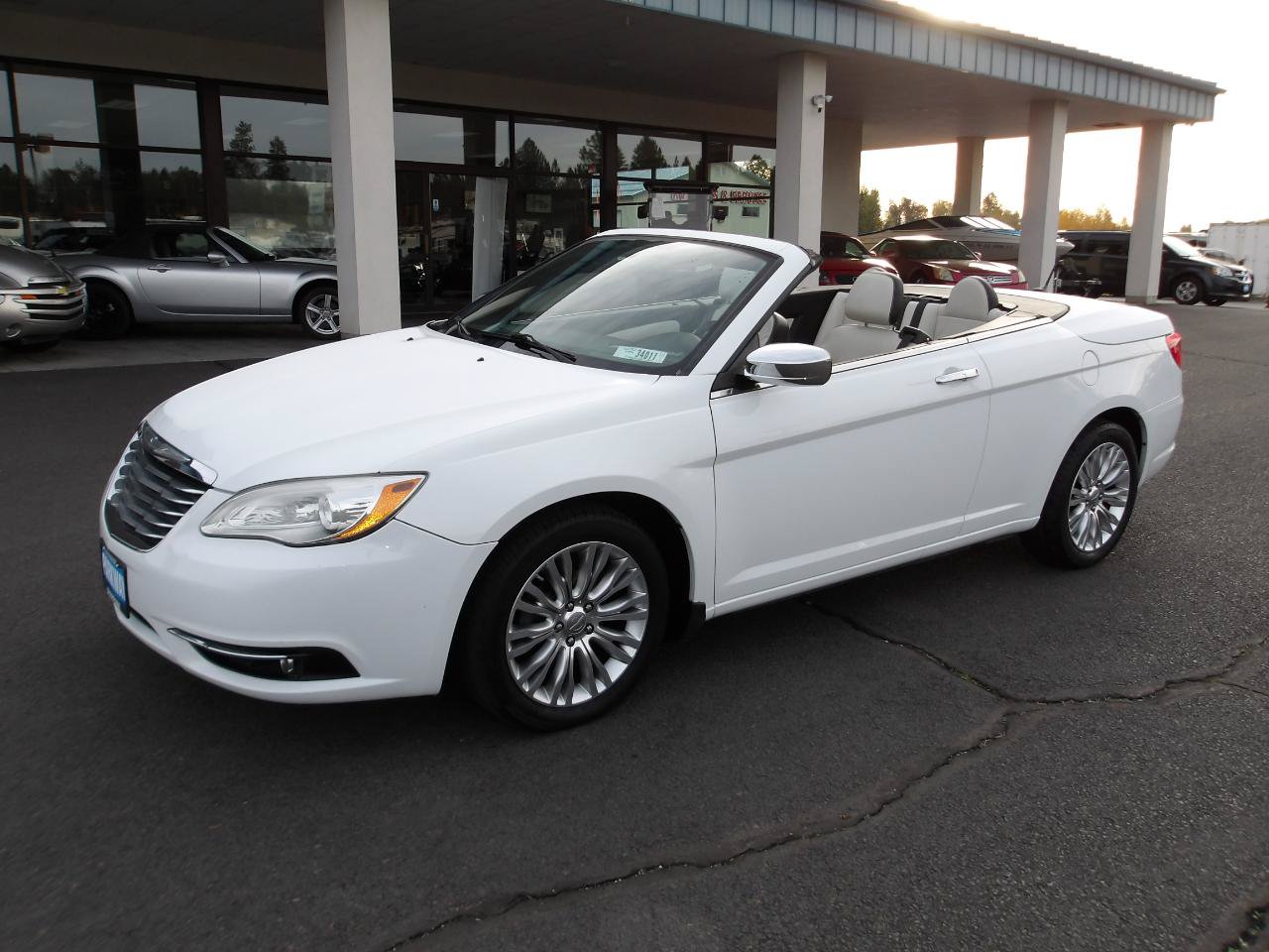 Used 2014 Chrysler 200 Limited FWD image 9