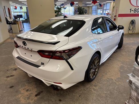 Used 2023 Toyota Camry SE w/ Convenience Package AWD/4WD image 10