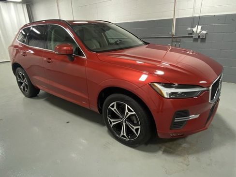 Used 2022 Volvo XC60 B5 Momentum w/ Climate Package image 4