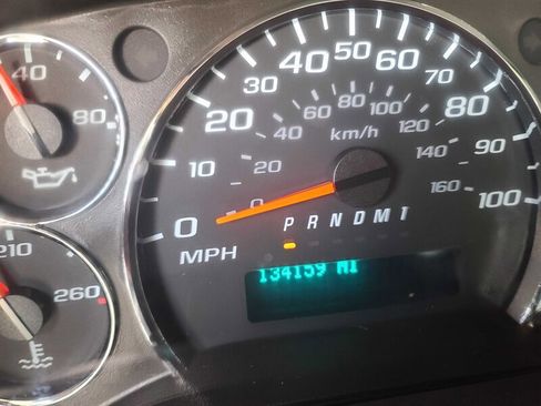 Used 2018 Chevrolet Express 4500 Extended w/ Driver Convenience Package image 16