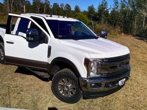 Used 2019 Ford F250 Lariat w/ Chrome Package AWD/4WD image 2