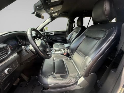 Used 2020 Ford Explorer XLT w/ Equipment Group 202A RWD image 10