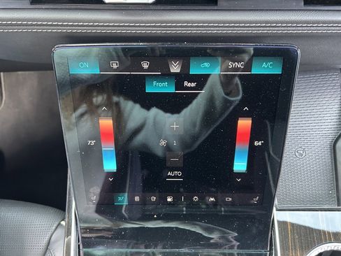 Used 2025 Cadillac Escalade ESV Premium Luxury image 37