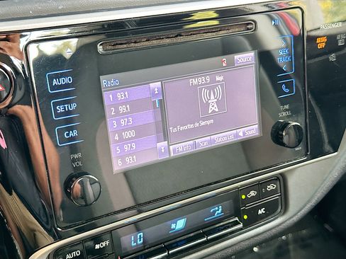 Used 2017 Toyota Corolla LE image 12