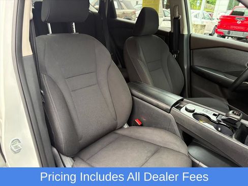 Used 2023 Nissan Rogue S AWD/4WD image 20