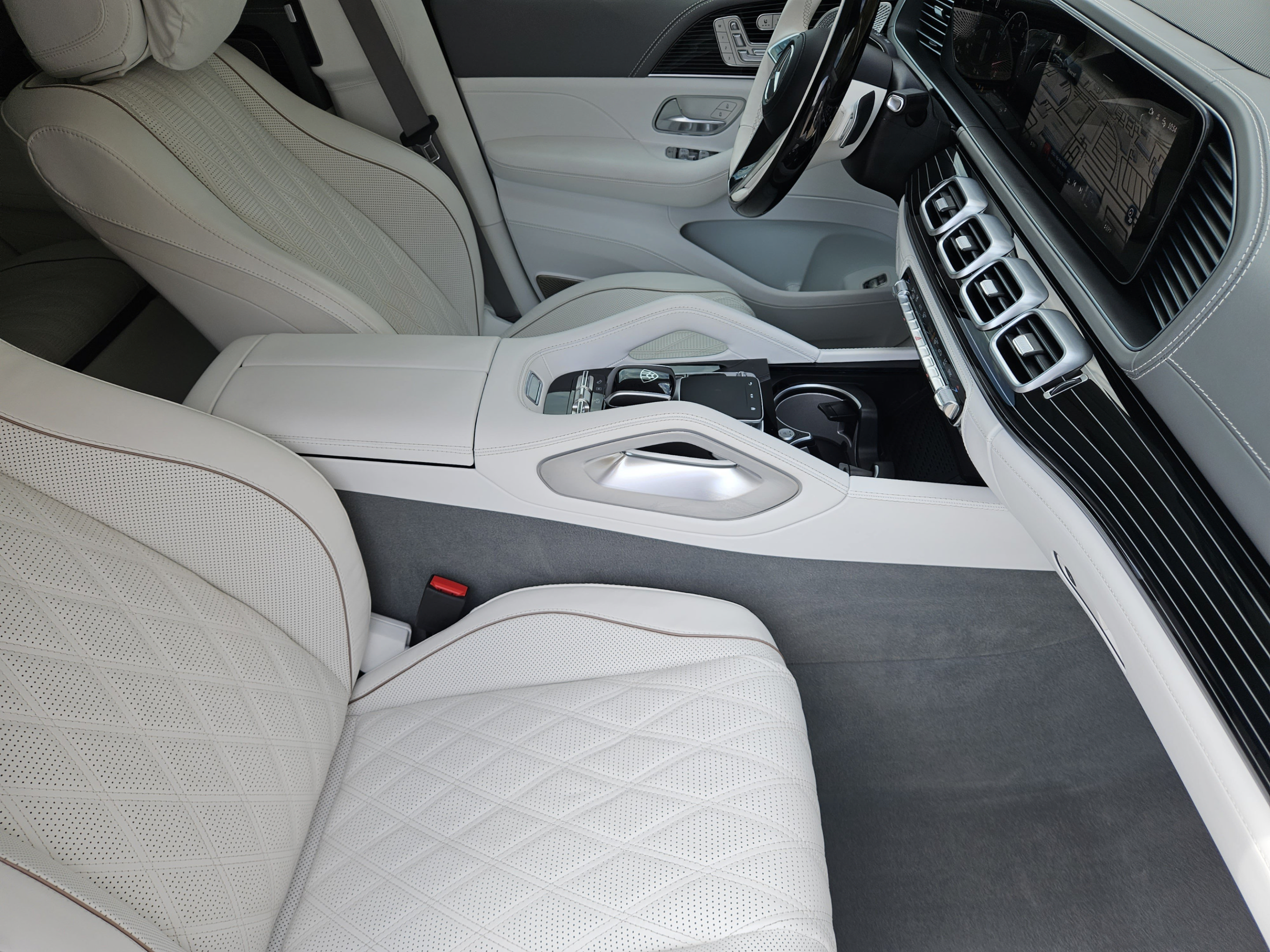 Used 2025 Mercedes-Benz Maybach GLS 600 4MATIC image 11