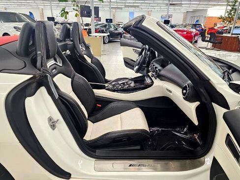 Used 2018 Mercedes-Benz AMG GT Roadster image 16