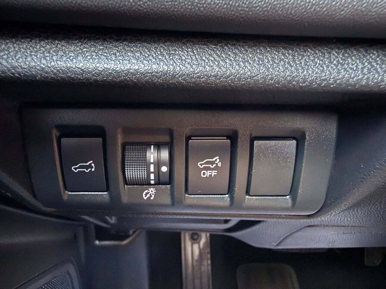 Used 2025 Subaru Outback Limited AWD/4WD image 30