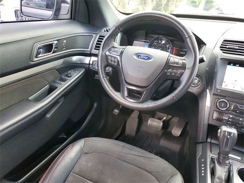 Used 2018 Ford Explorer XLT w/ Equipment Group 202A image 10