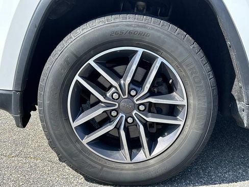 Used 2019 Jeep Grand Cherokee Limited AWD/4WD image 9