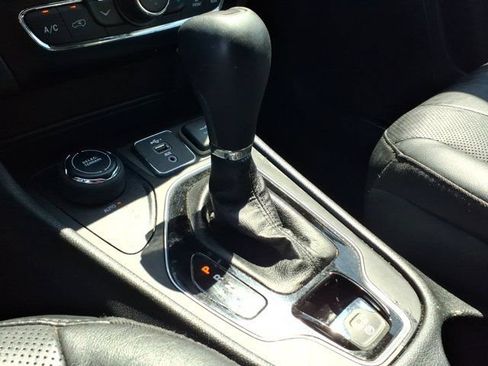 Used 2020 Jeep Cherokee Limited AWD/4WD image 14