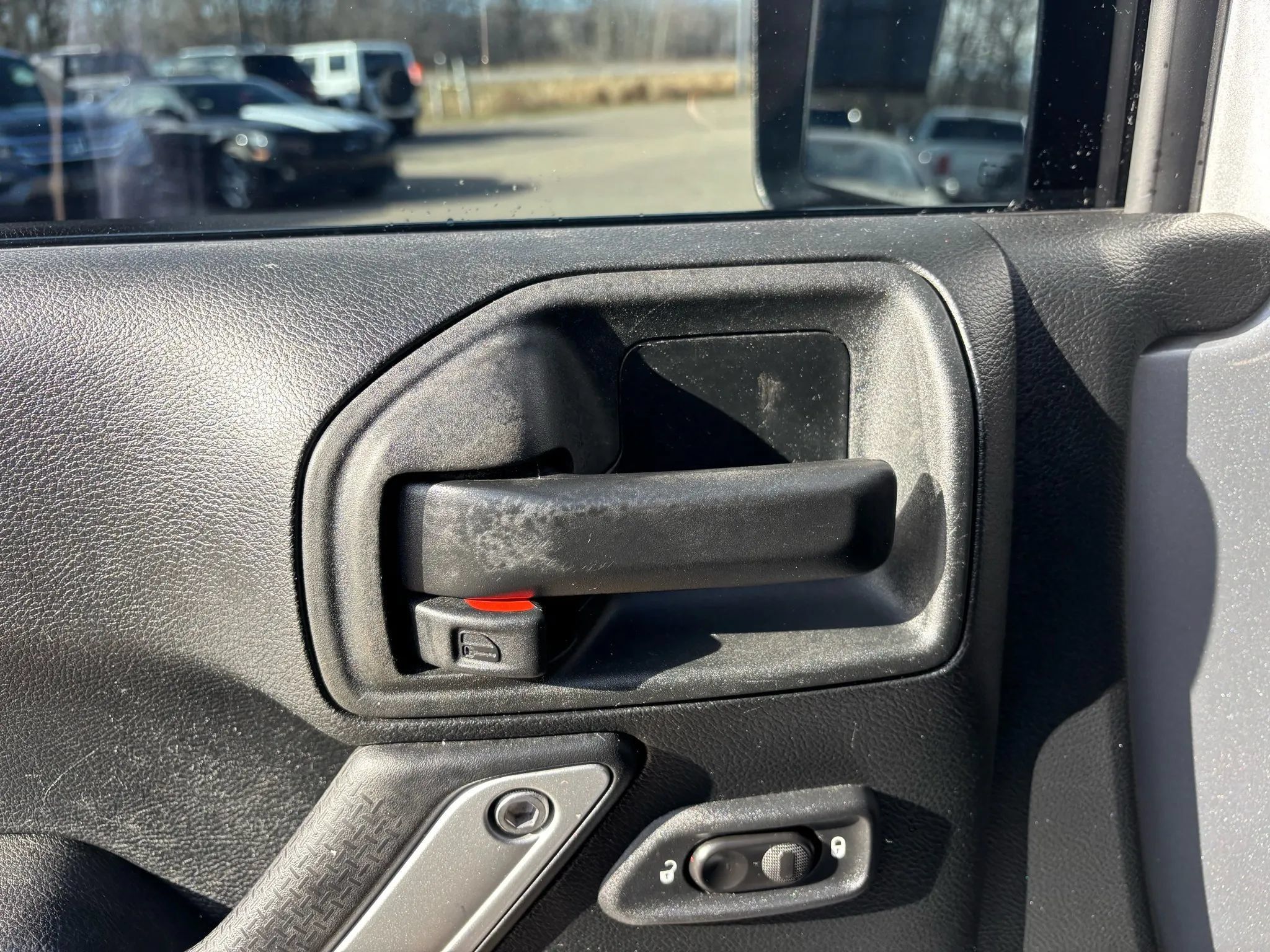 Used 2017 Jeep Wrangler Unlimited Sahara w/ Connectivity Group AWD/4WD image 13