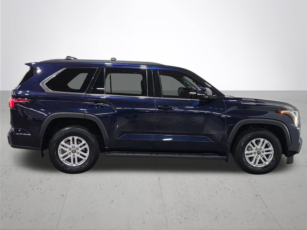 Used 2023 Toyota Sequoia SR5 w/ SR5 Premium Package AWD/4WD image 7