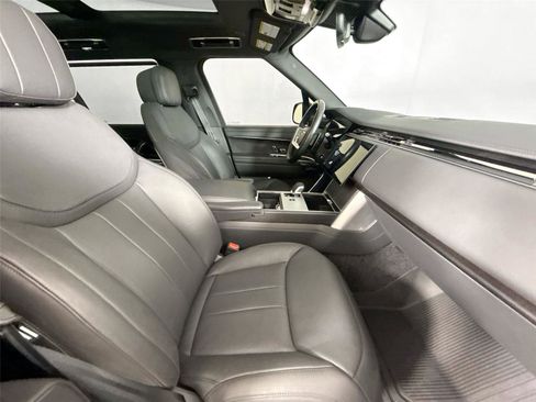 Used 2025 Land Rover Range Rover Long Wheelbase SE AWD/4WD image 45