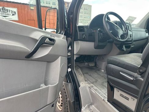 Used 2016 Mercedes-Benz Sprinter 2500 image 7