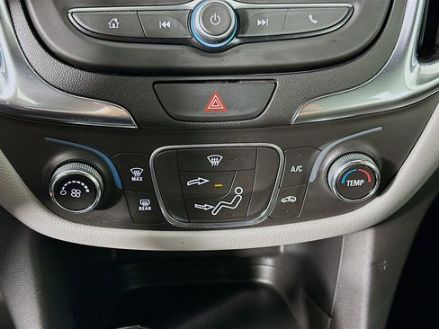 Used 2020 Chevrolet Equinox LS FWD image 23