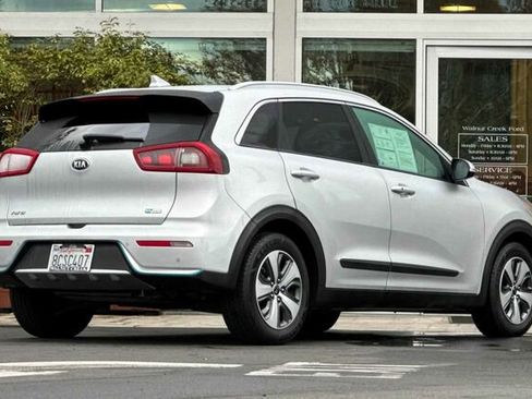 Used 2018 Kia Niro EX Premium image 4