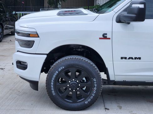 New 2026 RAM 2500 Laramie AWD/4WD image 10