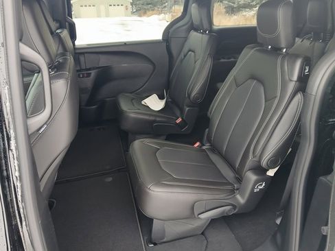 New 2026 Chrysler Pacifica Select image 22