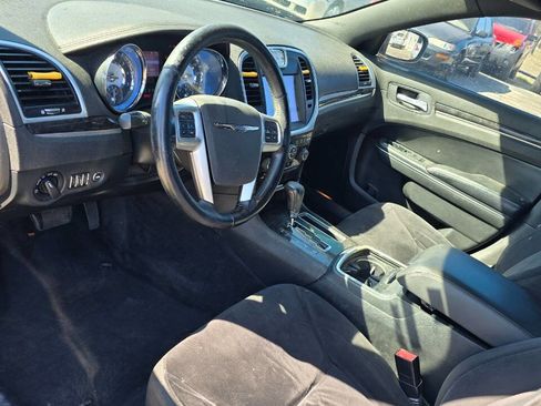 Used 2011 Chrysler 300 image 7