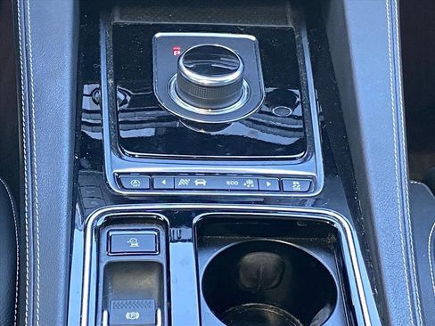 Used 2018 Jaguar F-PACE R-Sport AWD/4WD image 11