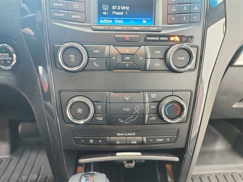 Used 2018 Ford Explorer XLT image 28