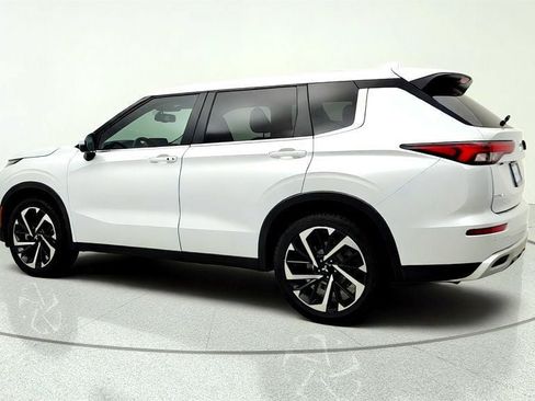 Used 2024 Mitsubishi Outlander SE Black Edition FWD image 7