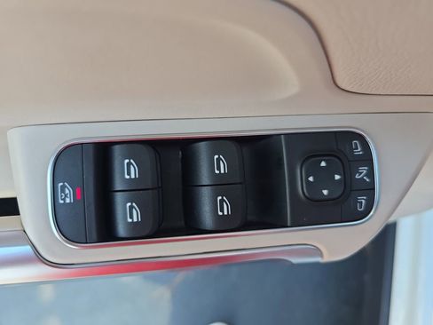 Certified 2025 Mercedes-Benz GLB 250 image 28