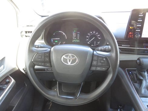 Used 2022 Toyota Sienna LE AWD/4WD image 14