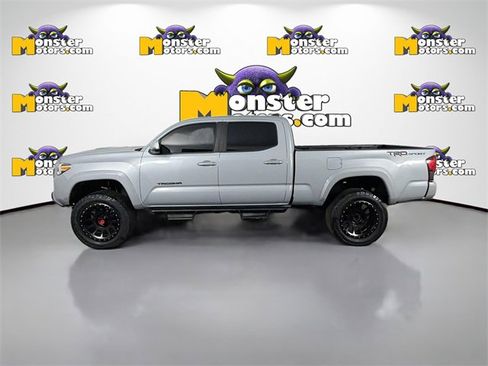 Used 2018 Toyota Tacoma TRD Sport w/ Technology Package image 8