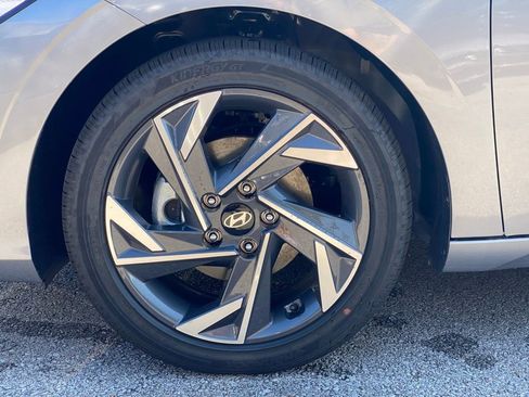 New 2025 Hyundai Elantra SEL image 35