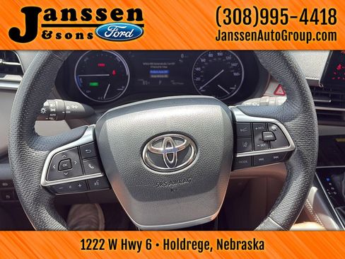 Used 2021 Toyota Sienna Limited image 19