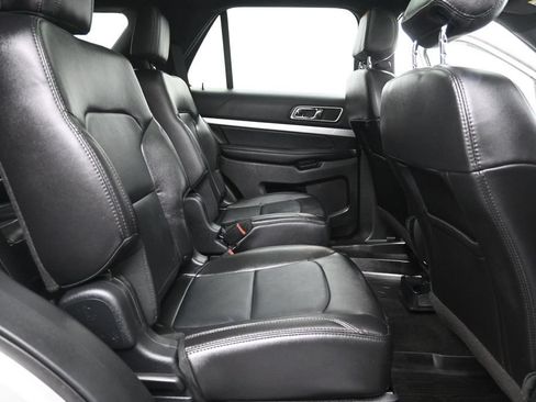 Used 2017 Ford Explorer XLT w/ Equipment Group 202A AWD/4WD image 22