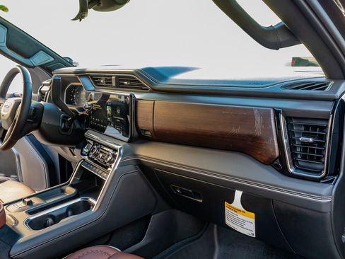 Used 2026 GMC Sierra 3500 Denali Ultimate image 18